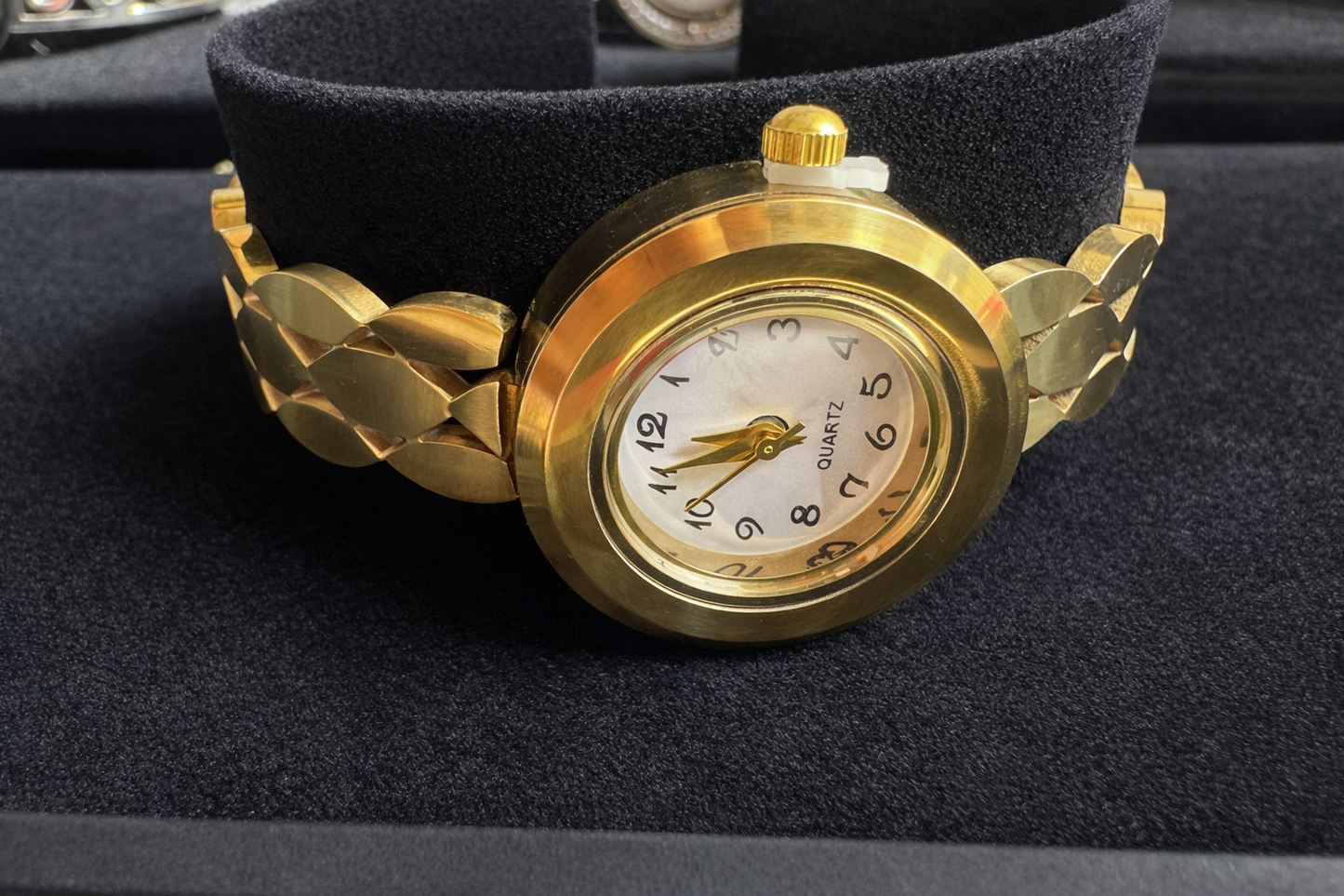 GOLDEN LEAF CHARM WATCH
