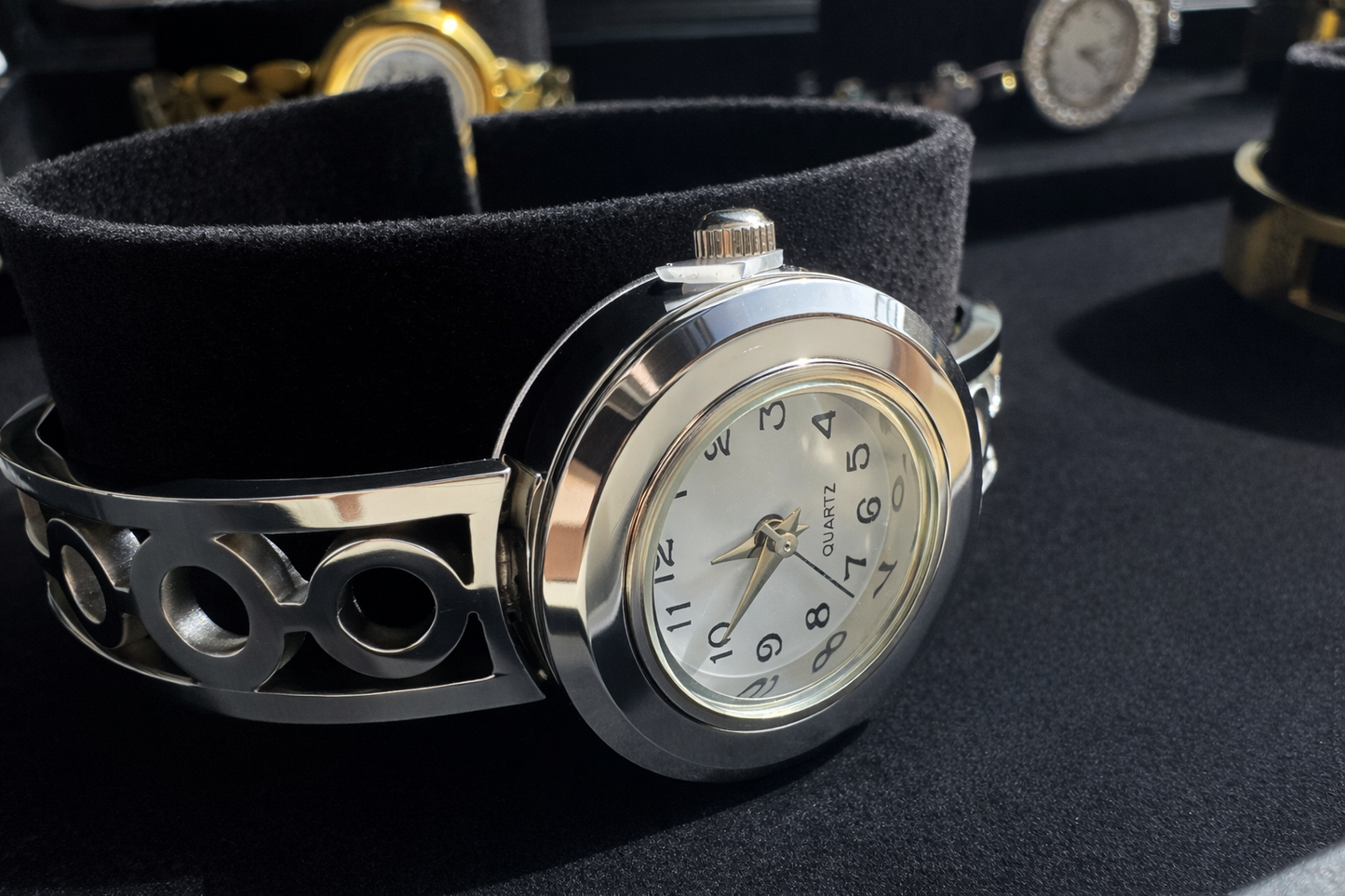 MODERN GEOMETRIC METAL BAND WATCH