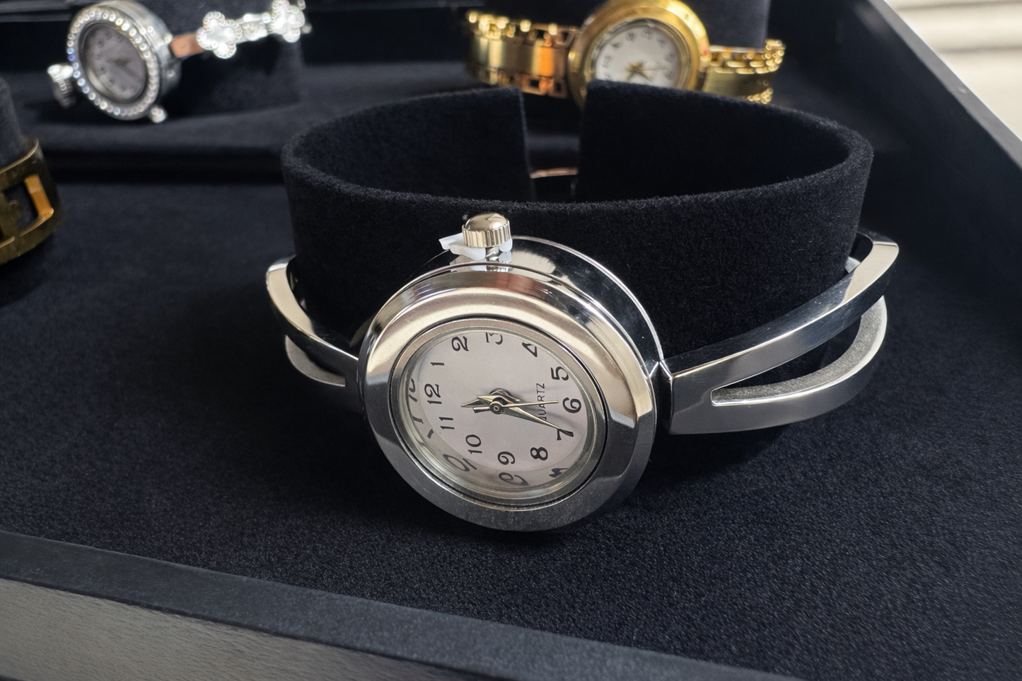 ULTRA-MODERN SILVER NAVIGATOR WATCH